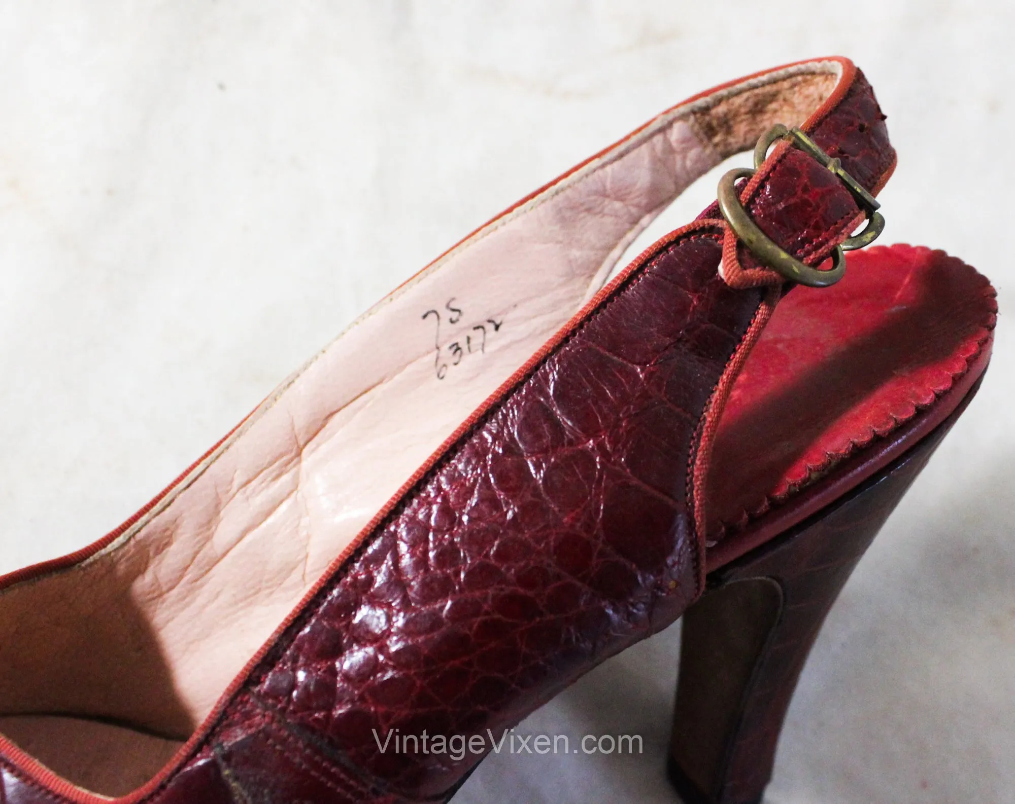 1940s Red Alligator Shoes High Heel Pump Reptile Peep Toe Size 7 Narrow