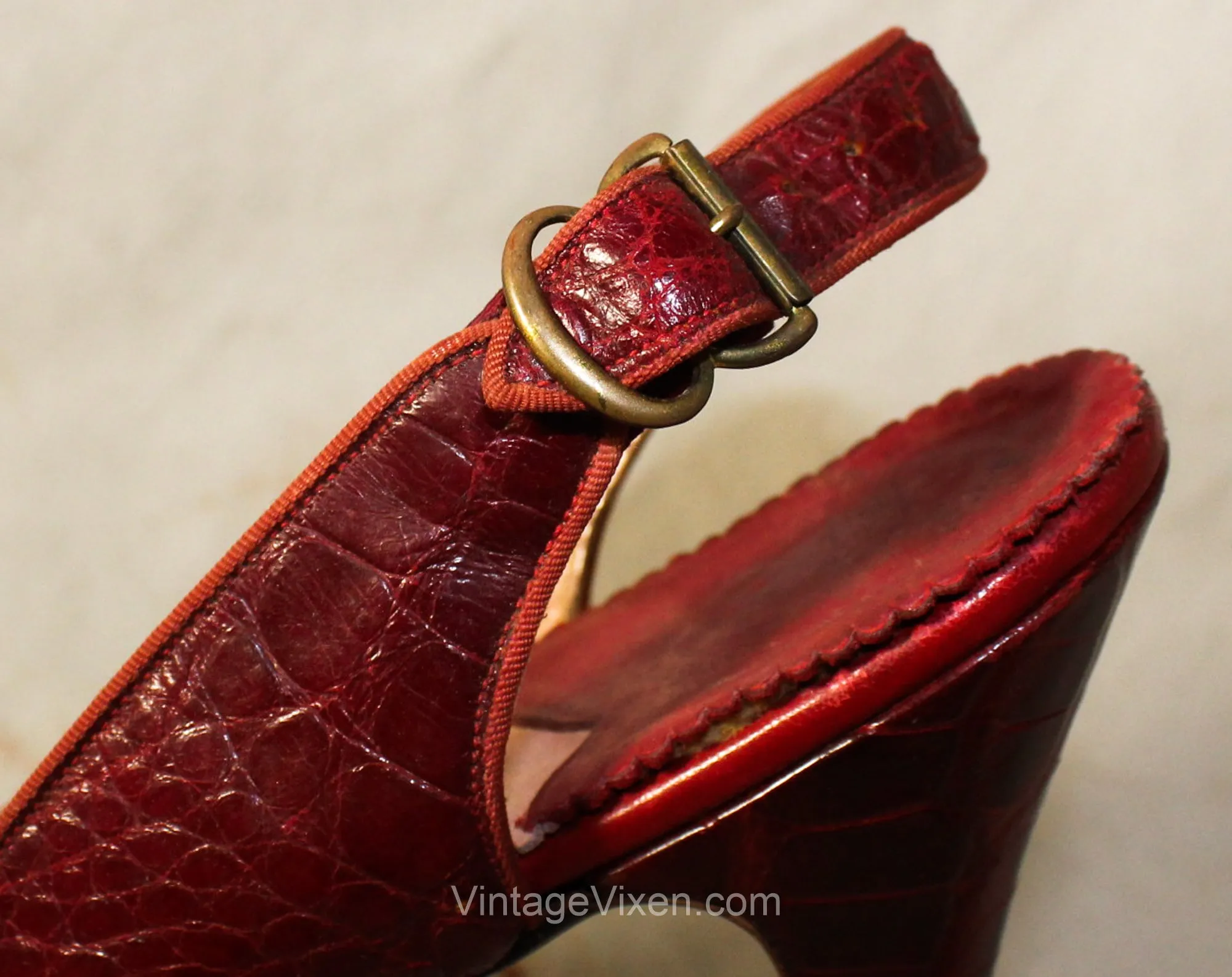 1940s Red Alligator Shoes High Heel Pump Reptile Peep Toe Size 7 Narrow