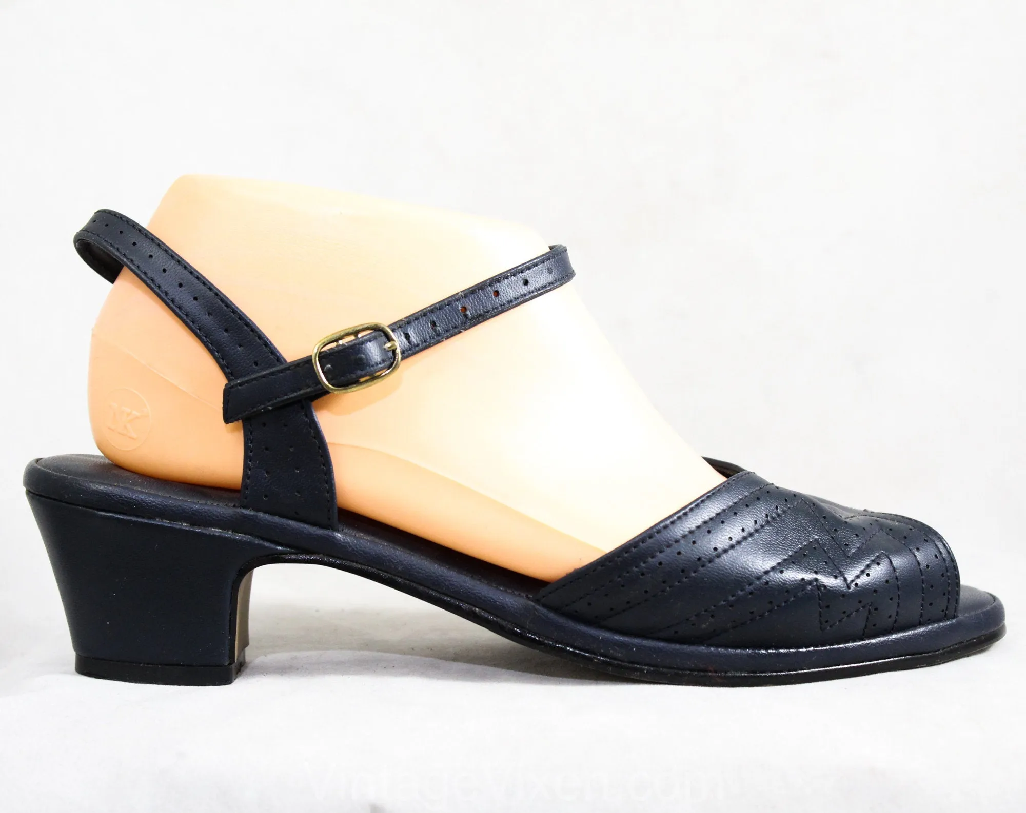 Size 9 Deco Navy Sandal - 30s Style 1970s Shoe - Dark Blue Zig-Zag Stitching - Wide Width Slingback Heels - Peep Toe 70s 80s Deadstock - 9WW