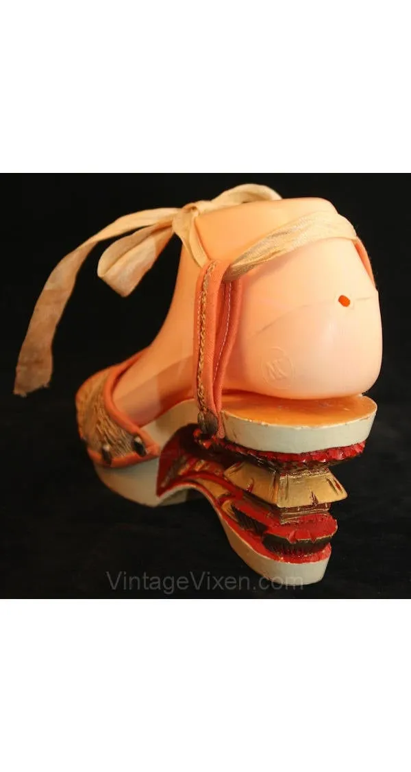 Small Size 40s Platform Shoes - Fantastic 1940s WWII Era Woven Sandals with Carved Asian Hut Scenes - Size 4/5 Hand-Carved Asian Tiki Huts